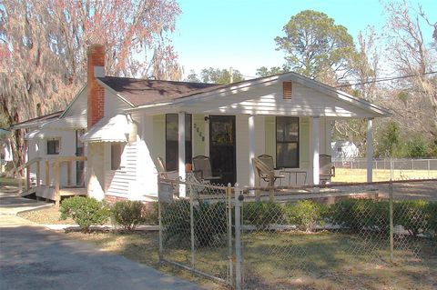 Photo of 8551 Oglesby Avenue, Jacksonville, FL 32220 (MLS # GC537523)
