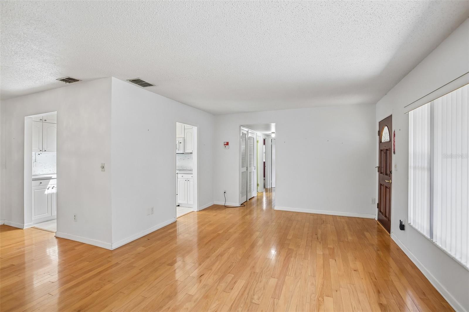 512 WHITE OAK AVENUE