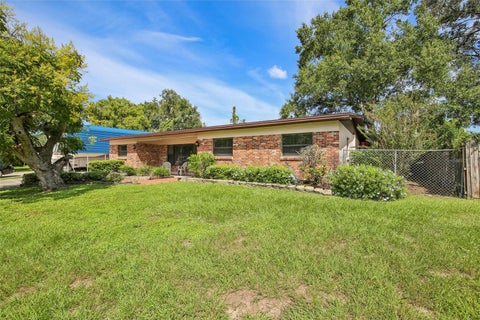 Photo of 512 White Oak Avenue, Brandon, FL 33510 (MLS # TB8553266)