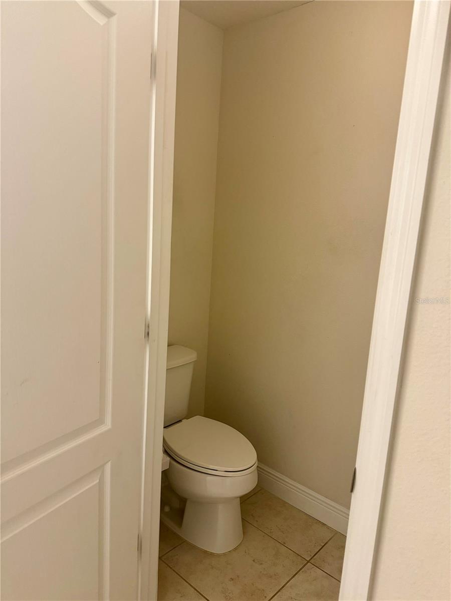 ALOMA TRAILS - Residential Lease