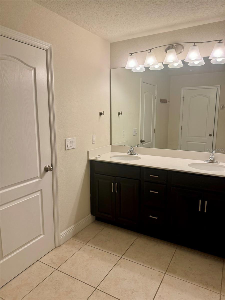 ALOMA TRAILS - Residential Lease