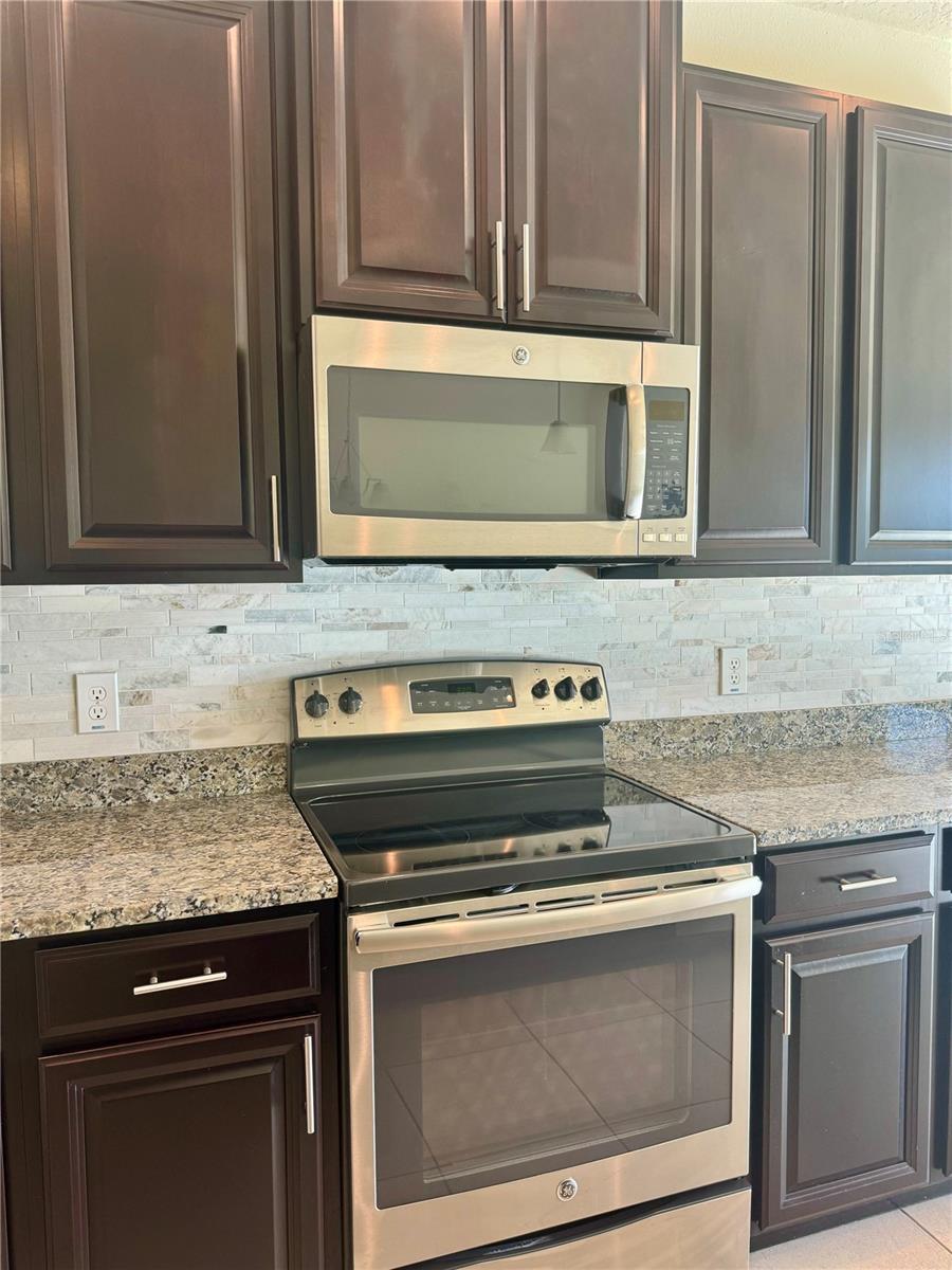 ALOMA TRAILS - Residential Lease