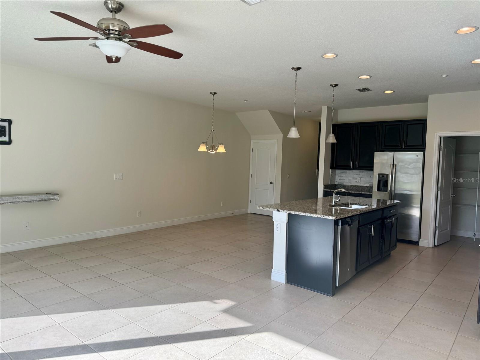 ALOMA TRAILS - Residential Lease