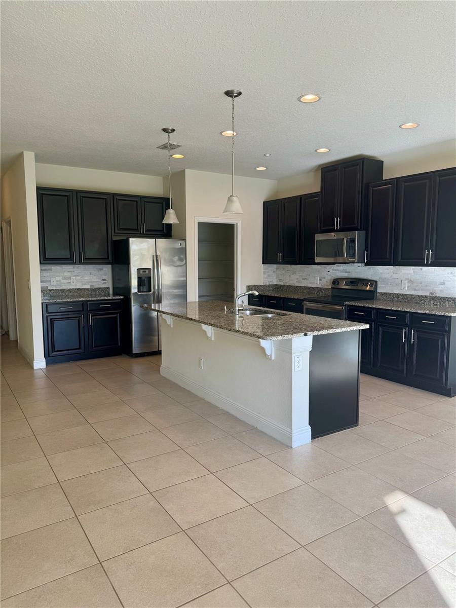 ALOMA TRAILS - Residential Lease