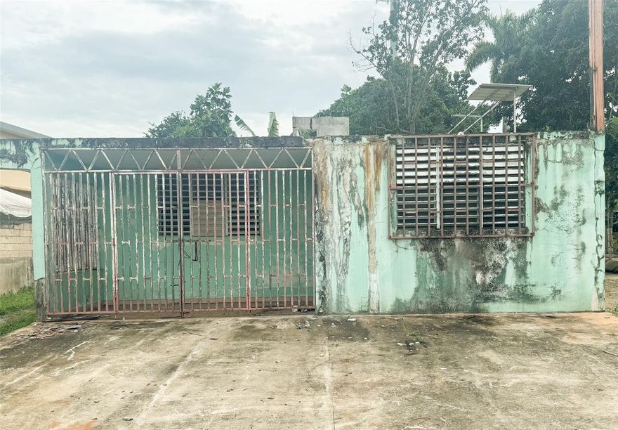 Development Potential

Property offering excellent multifamily development potential. Existing foundation and upper structural elements are in place, providing a head start for future construction and potentially reducing development costs.

The site previously accommodated a wood-frame residential structure, reflecting prior residential use. The property presents an opportunity for redevelopment or expansion, subject to zoning, permits, and approvals by the appropriate authorities.

Ideal for investors or developers seeking a property with existing structural groundwork.