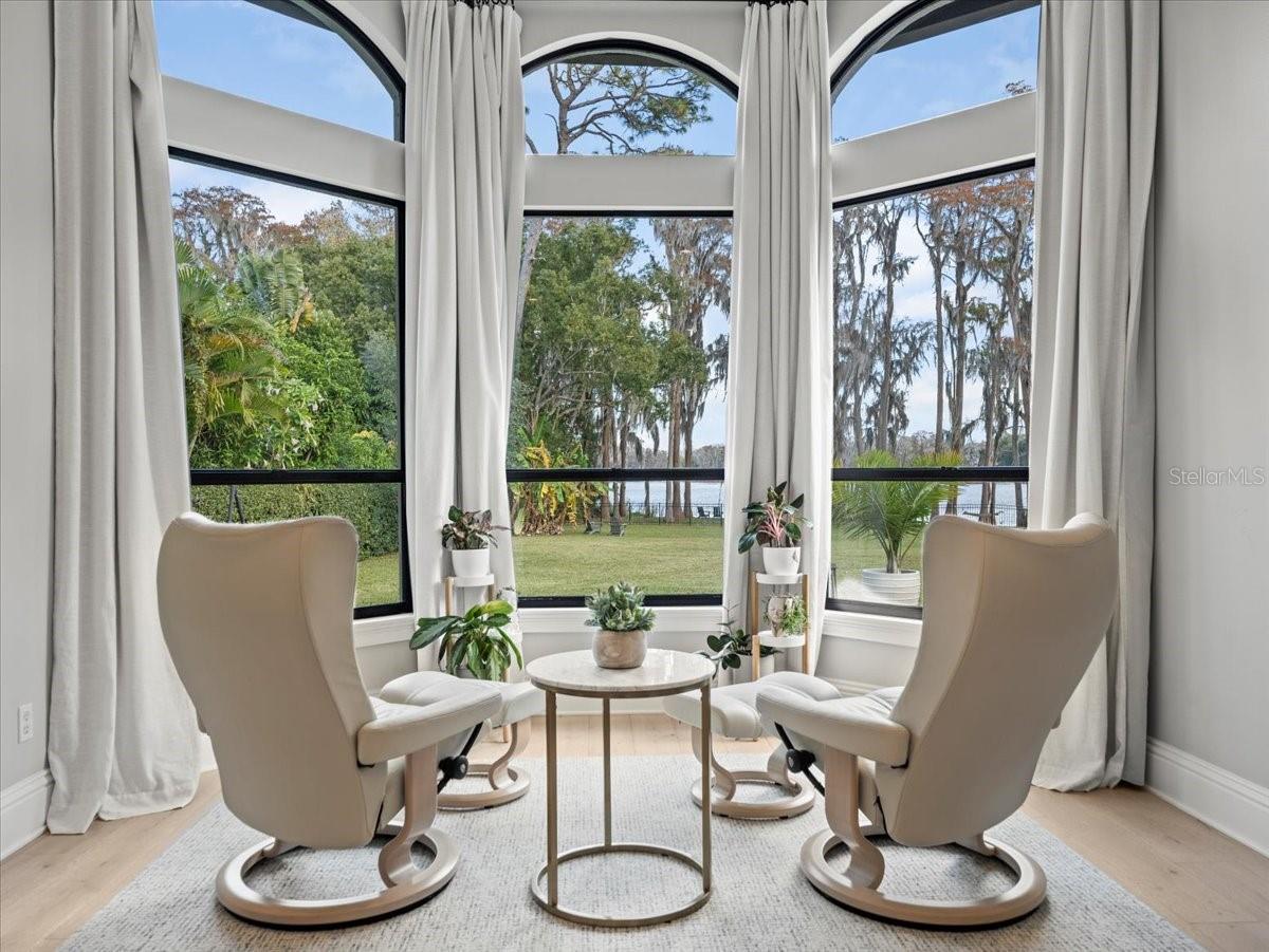 LAKESIDE POINT - Residential