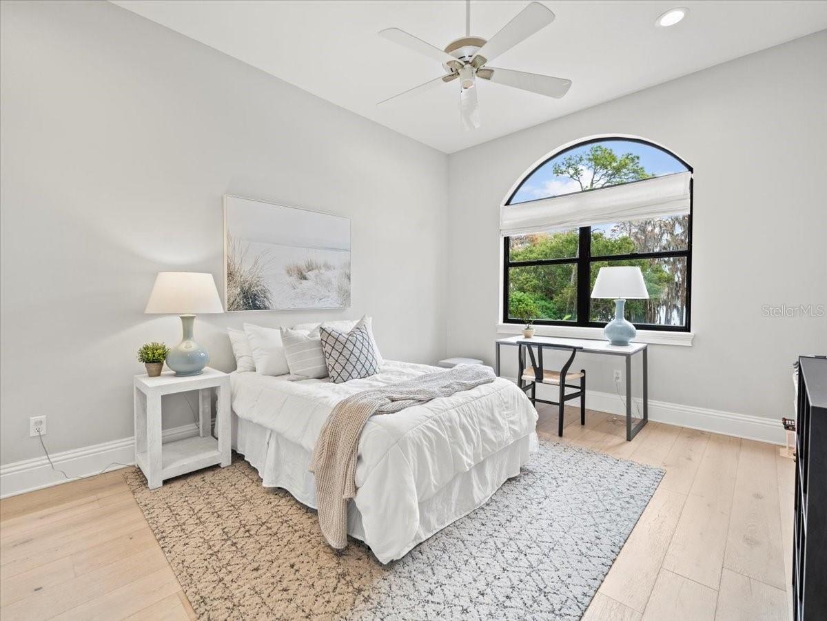 LAKESIDE POINT - Residential