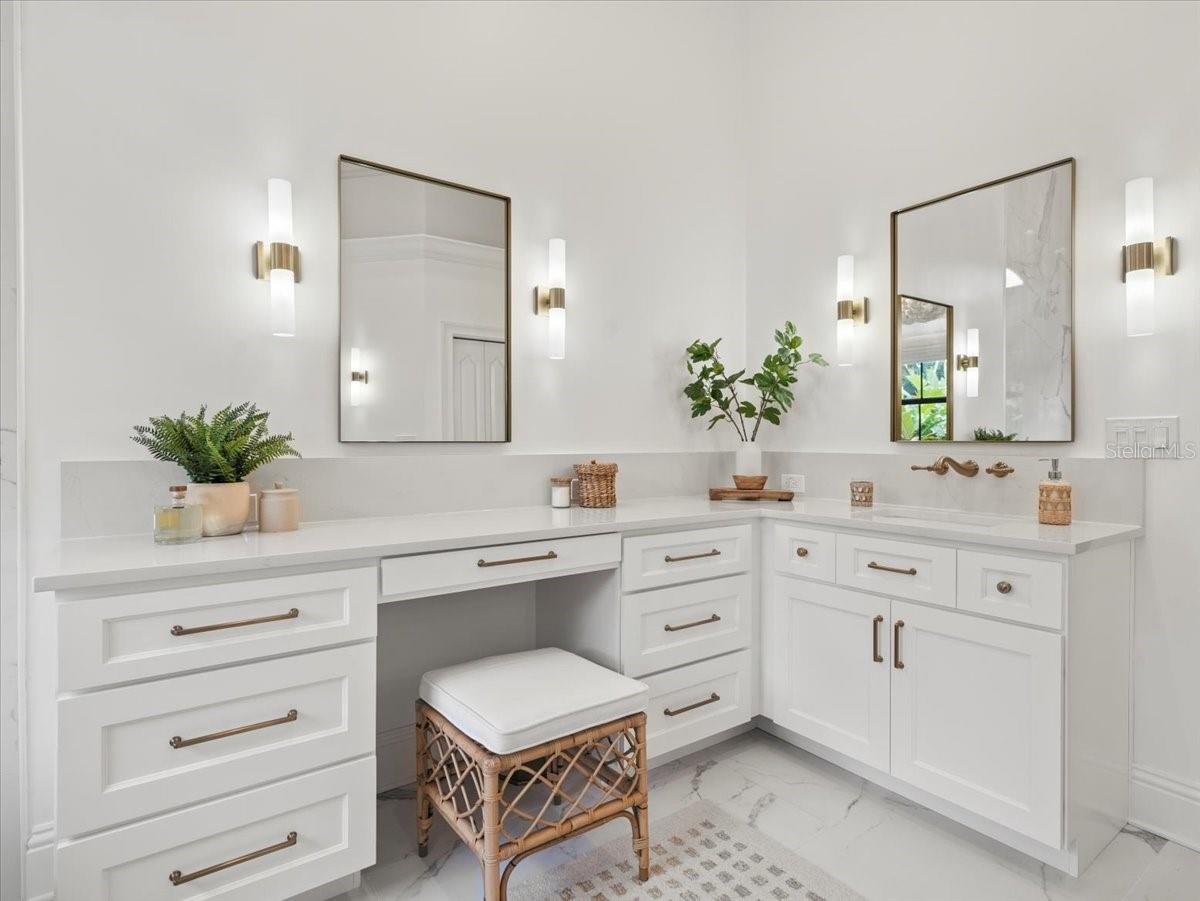 LAKESIDE POINT - Residential