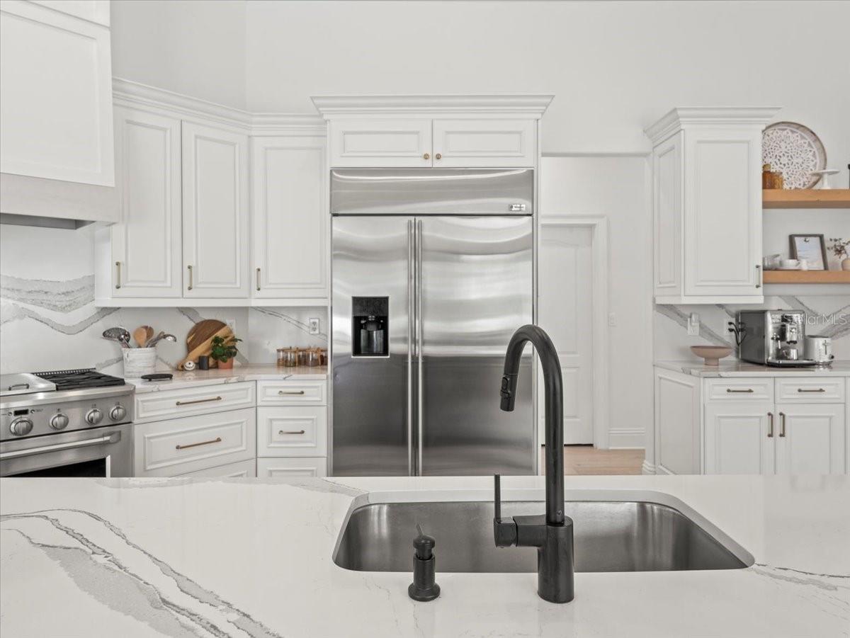 LAKESIDE POINT - Residential