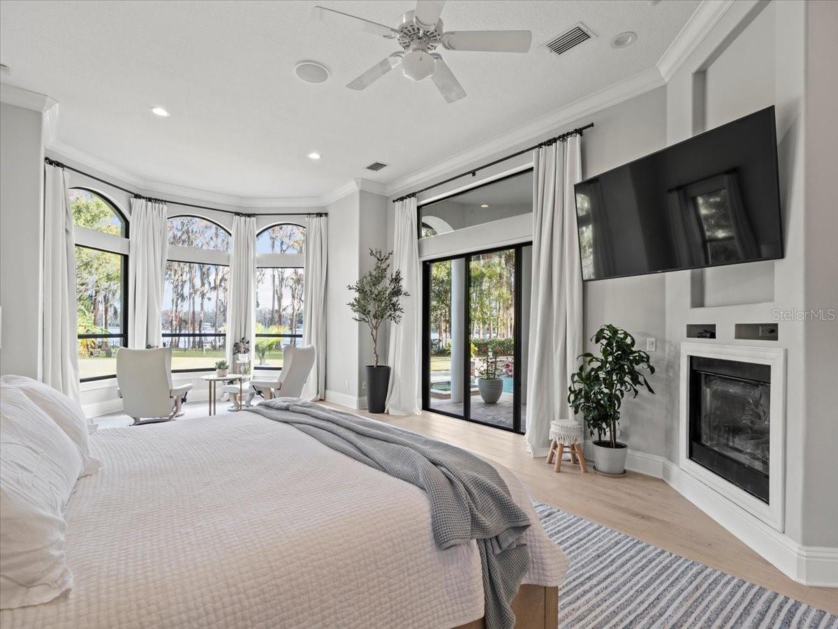 LAKESIDE POINT - Residential