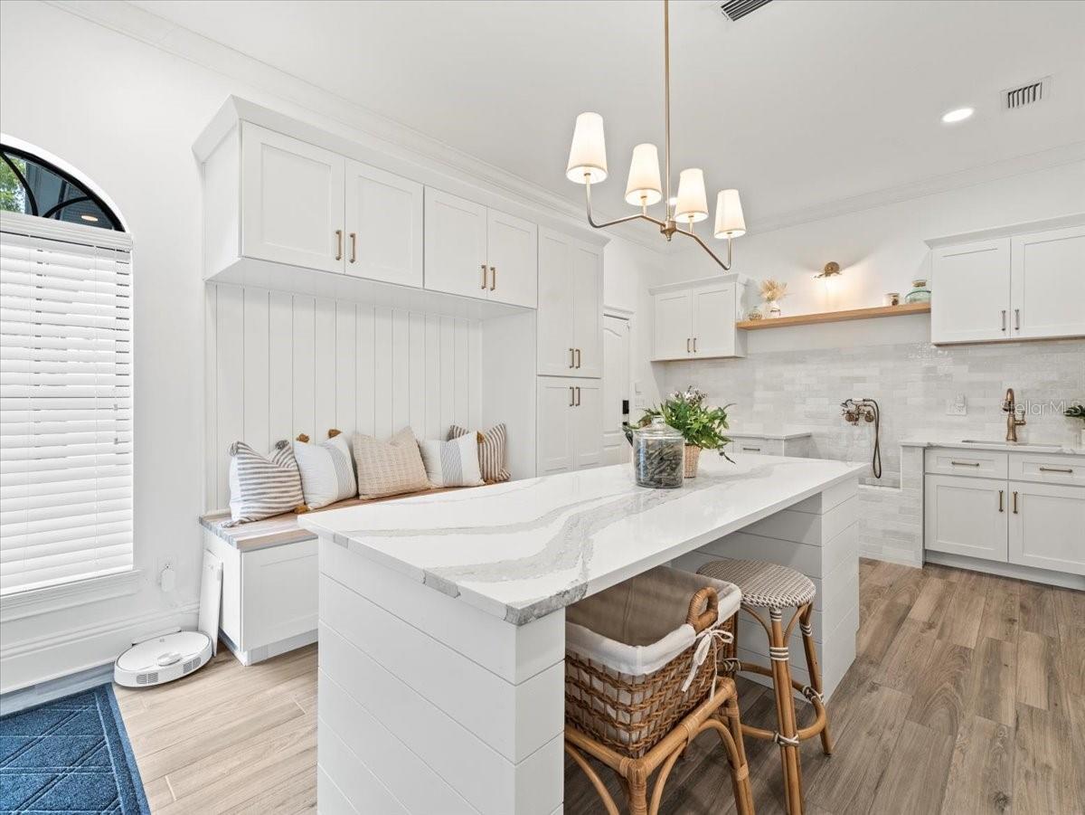 LAKESIDE POINT - Residential