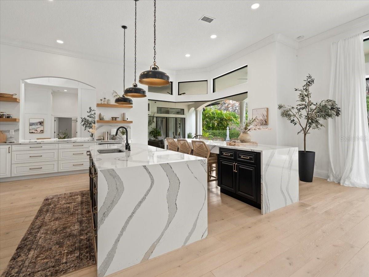 LAKESIDE POINT - Residential