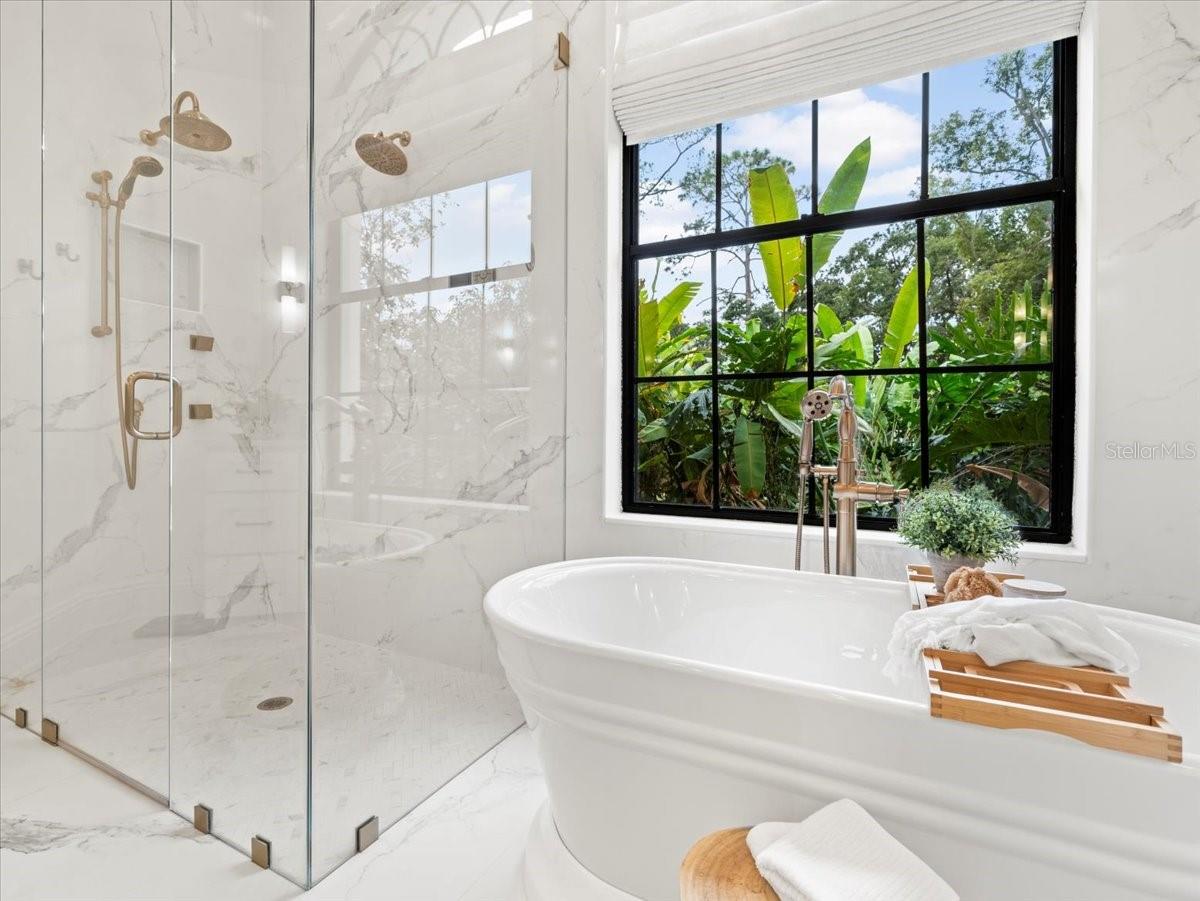 LAKESIDE POINT - Residential