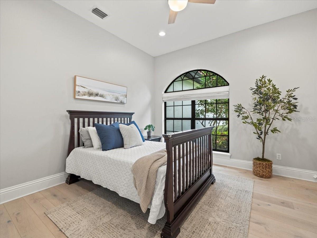 LAKESIDE POINT - Residential