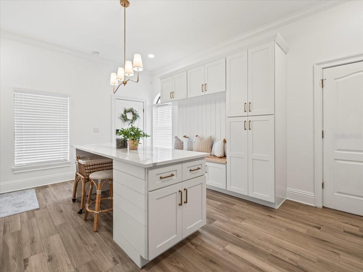 LAKESIDE POINT - Residential