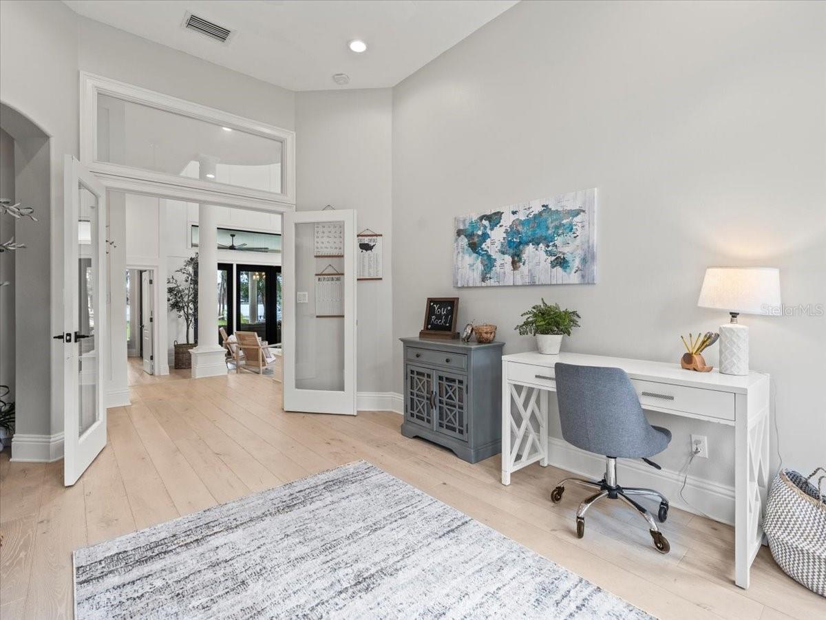 LAKESIDE POINT - Residential