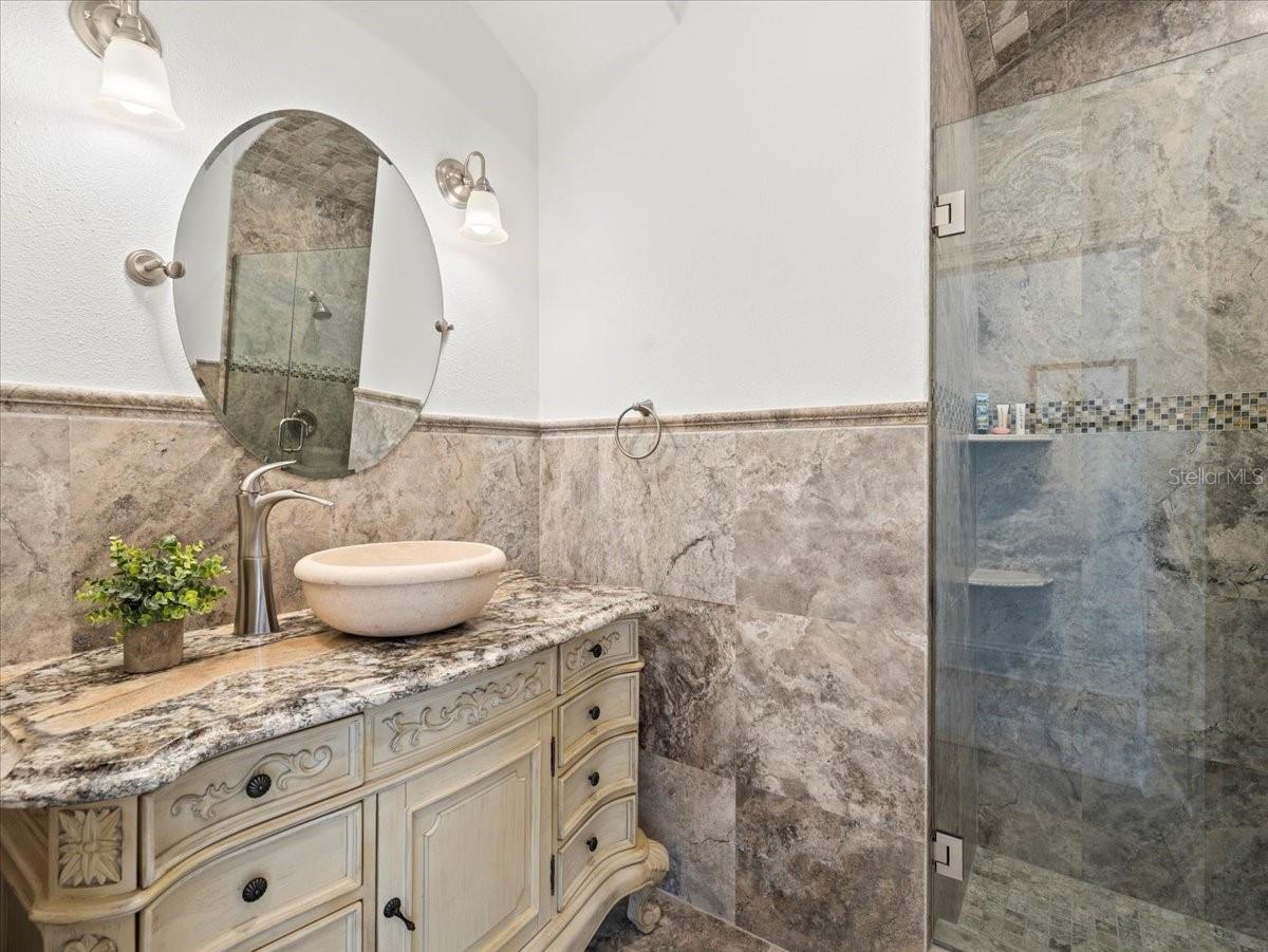 LAKESIDE POINT - Residential