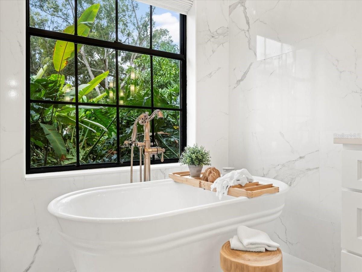 LAKESIDE POINT - Residential