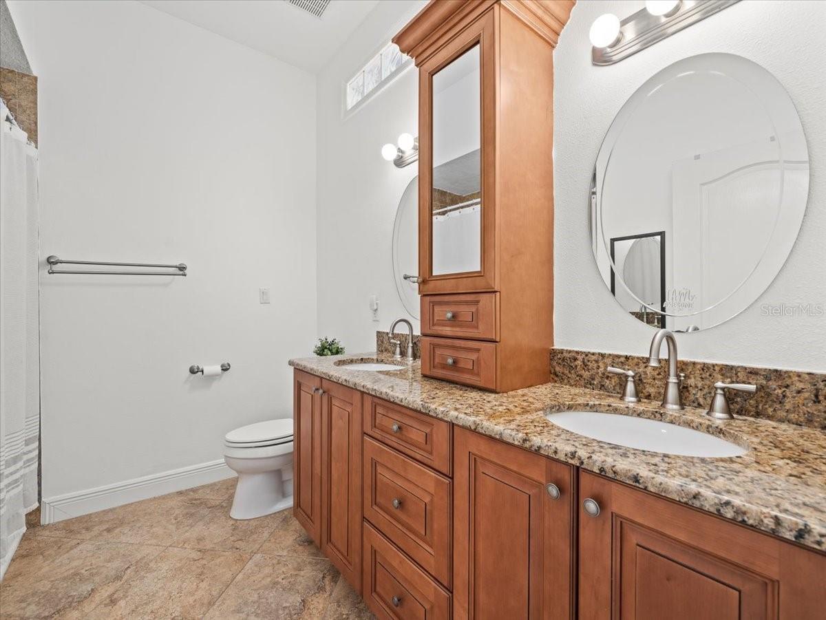 LAKESIDE POINT - Residential