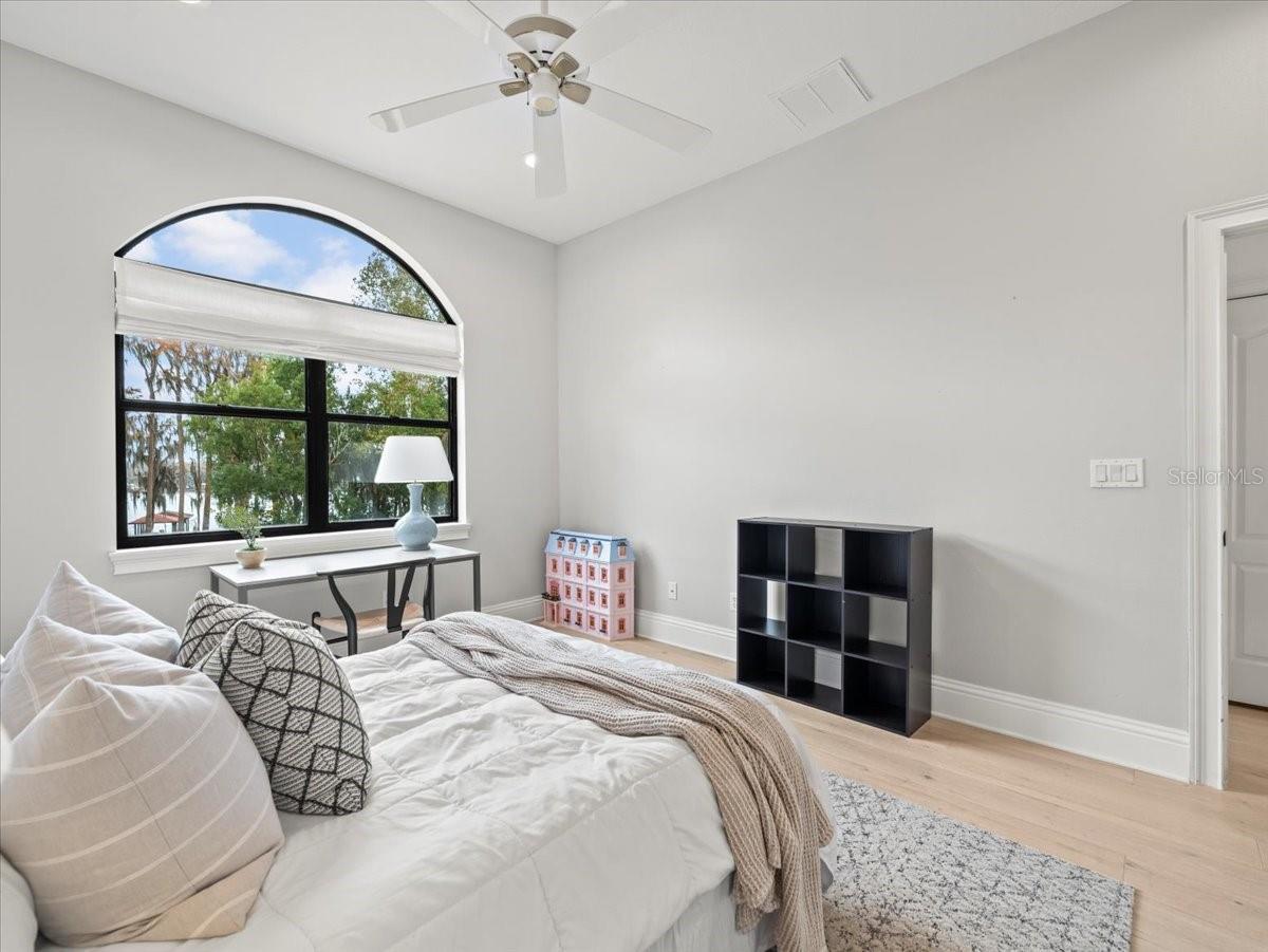 LAKESIDE POINT - Residential