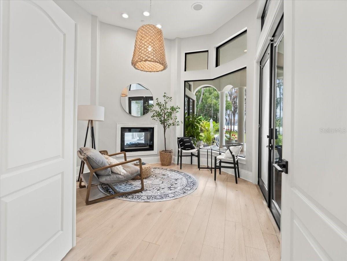 LAKESIDE POINT - Residential