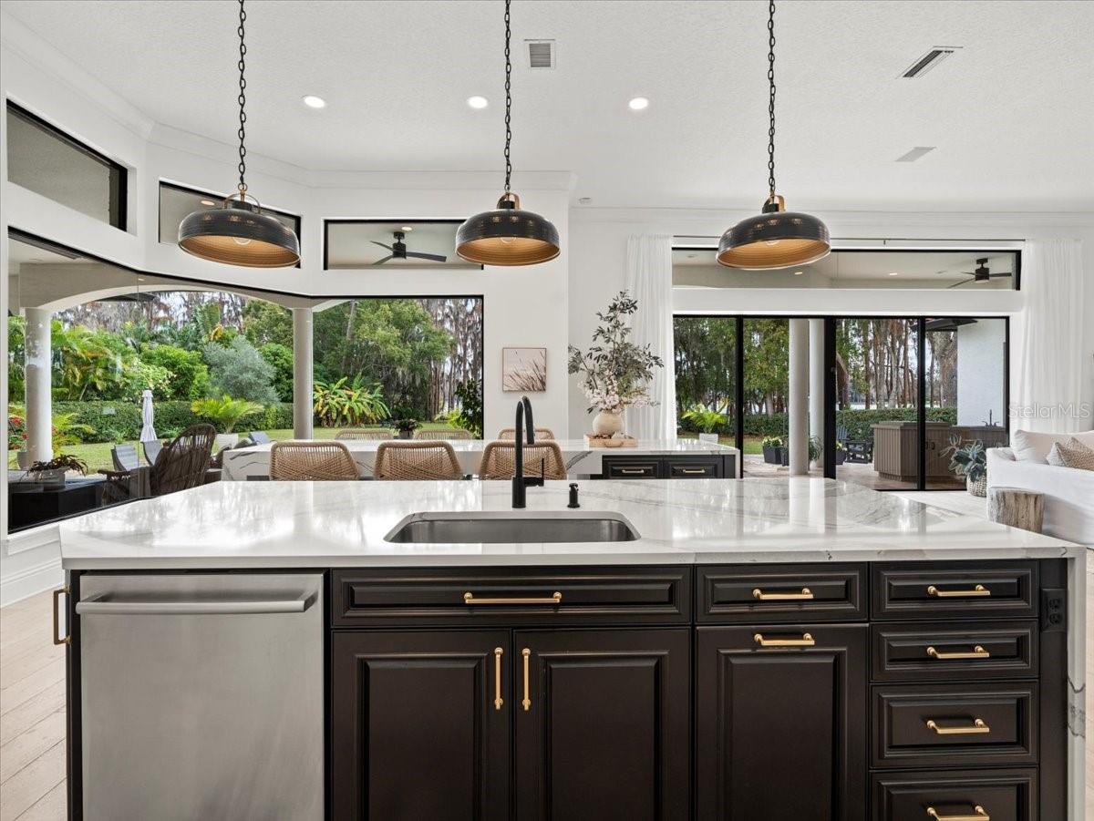 LAKESIDE POINT - Residential