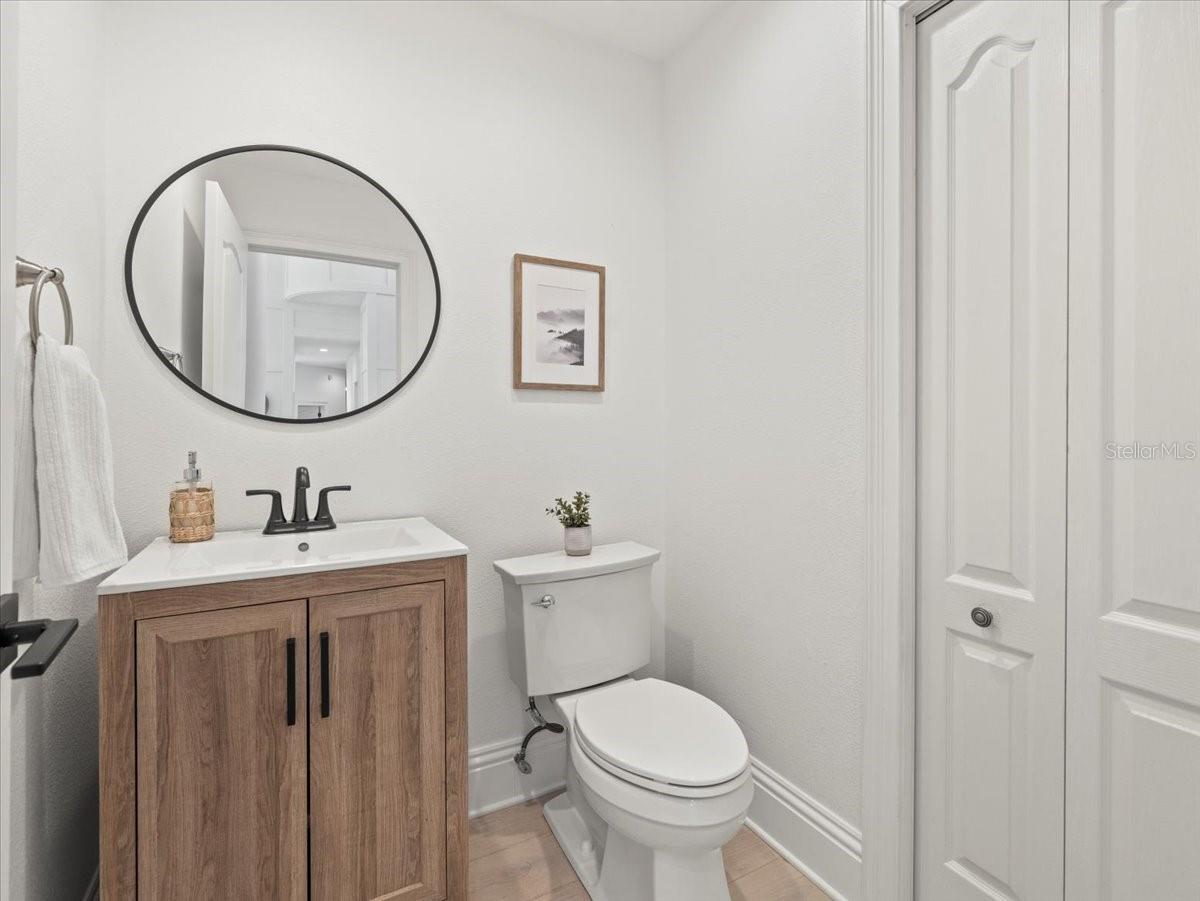 LAKESIDE POINT - Residential