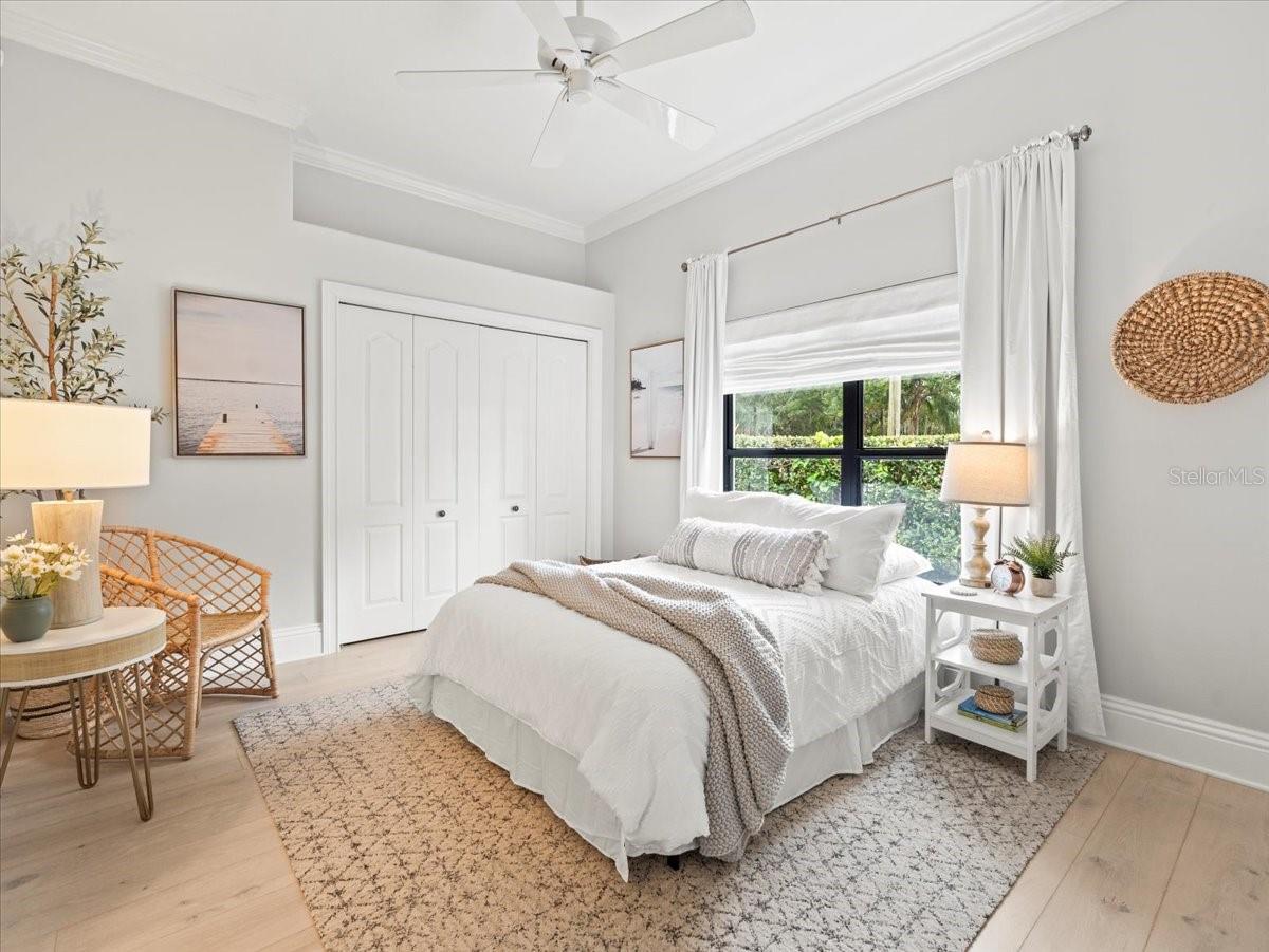 LAKESIDE POINT - Residential