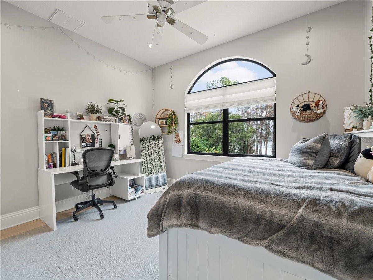 LAKESIDE POINT - Residential