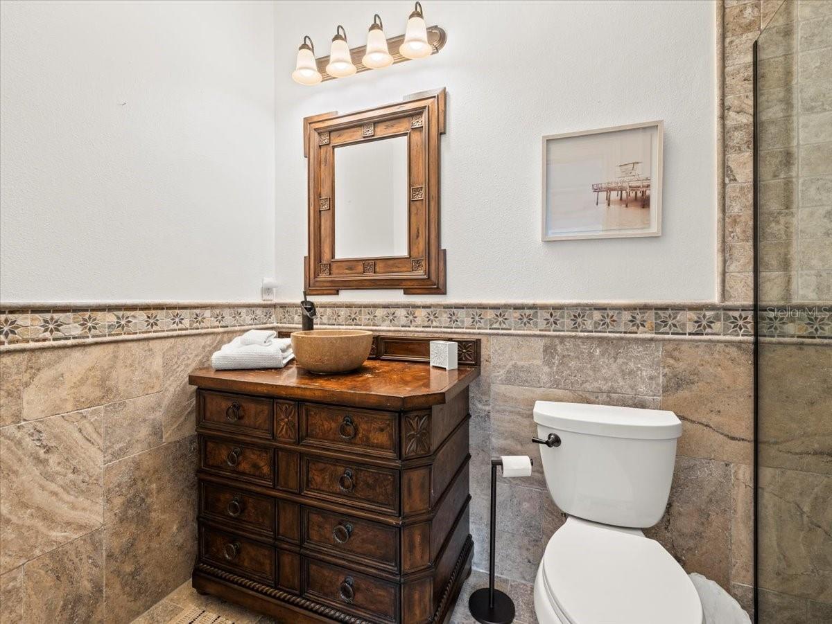 LAKESIDE POINT - Residential