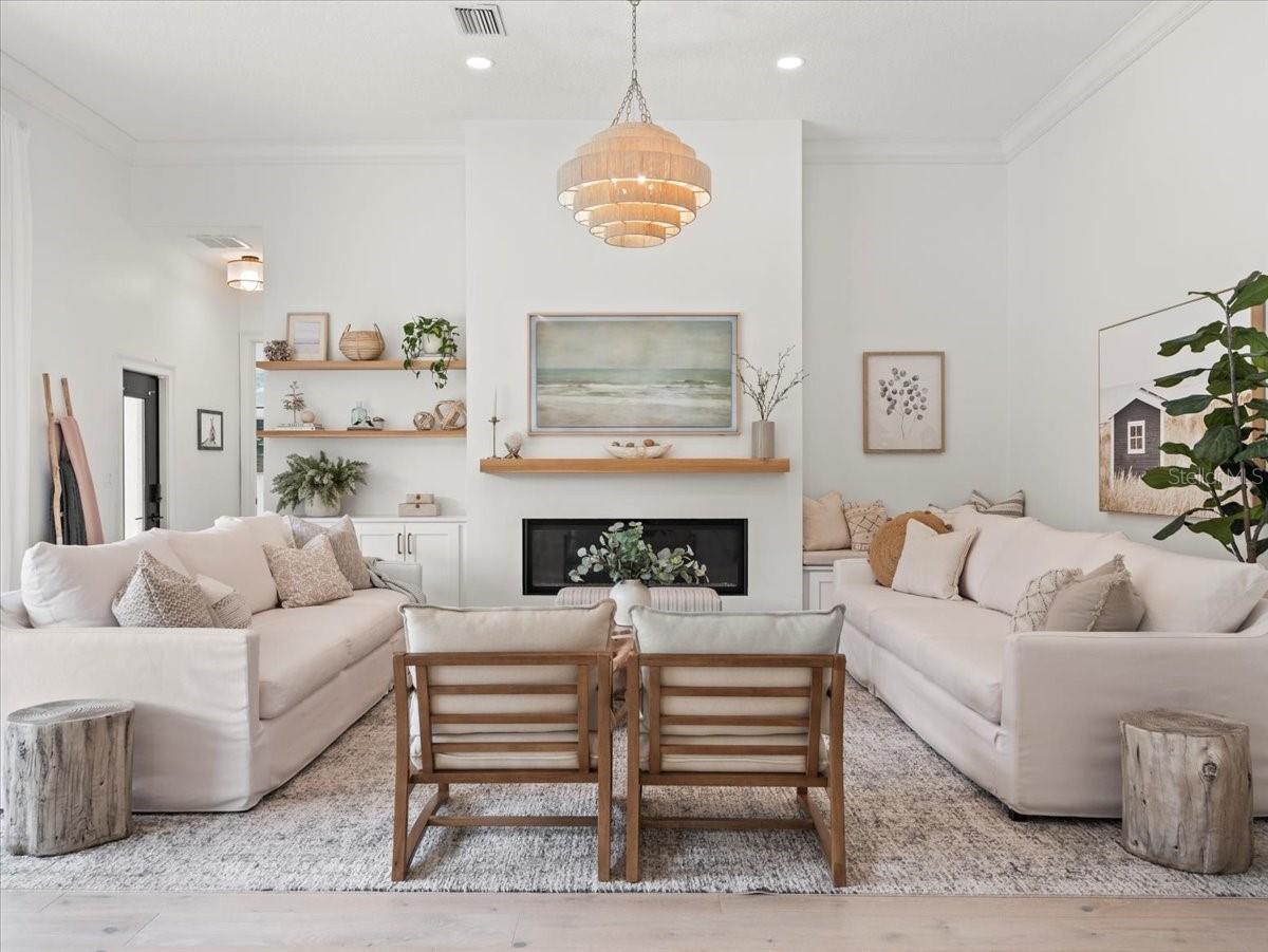 LAKESIDE POINT - Residential