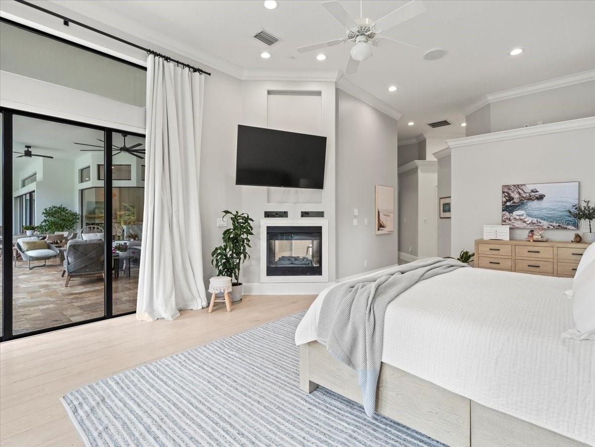 LAKESIDE POINT - Residential