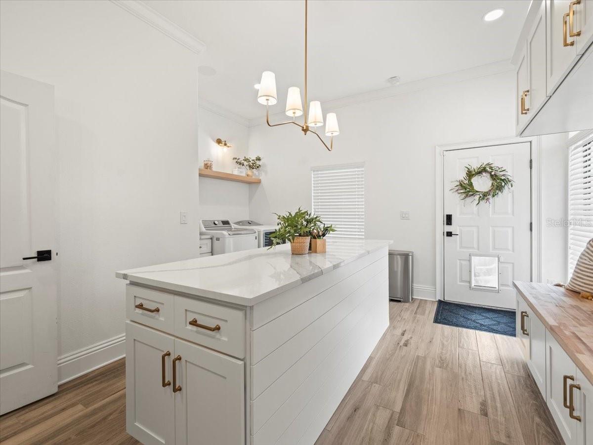 LAKESIDE POINT - Residential