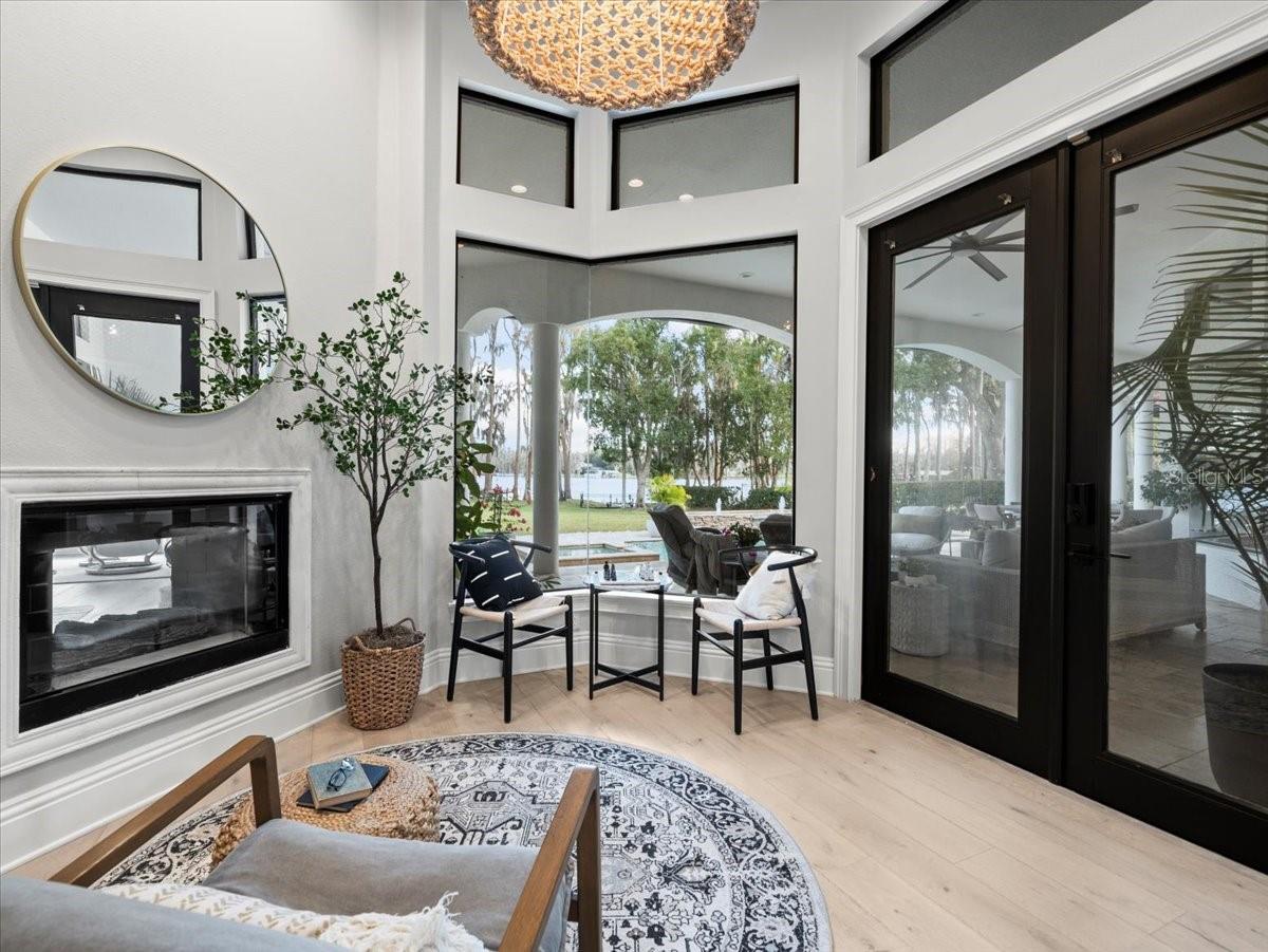 LAKESIDE POINT - Residential