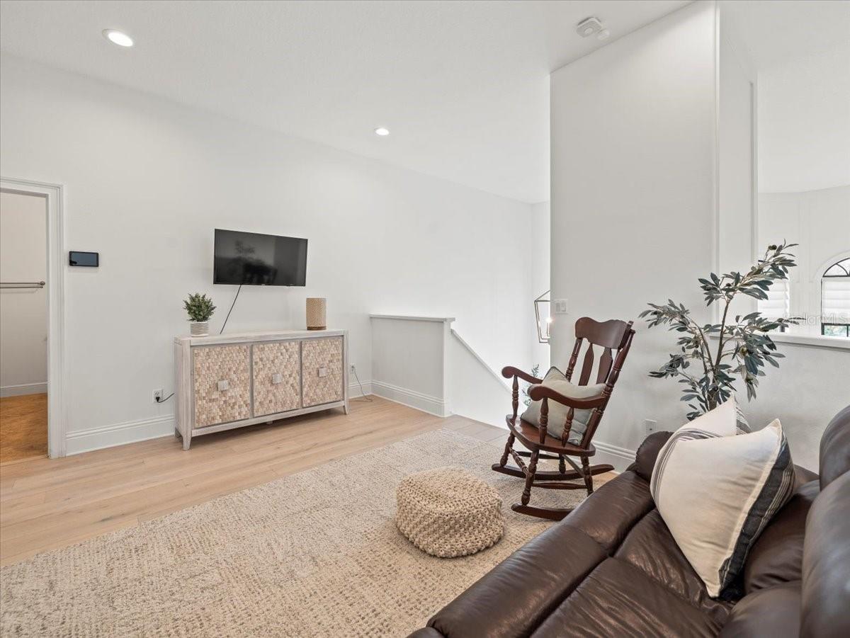 LAKESIDE POINT - Residential