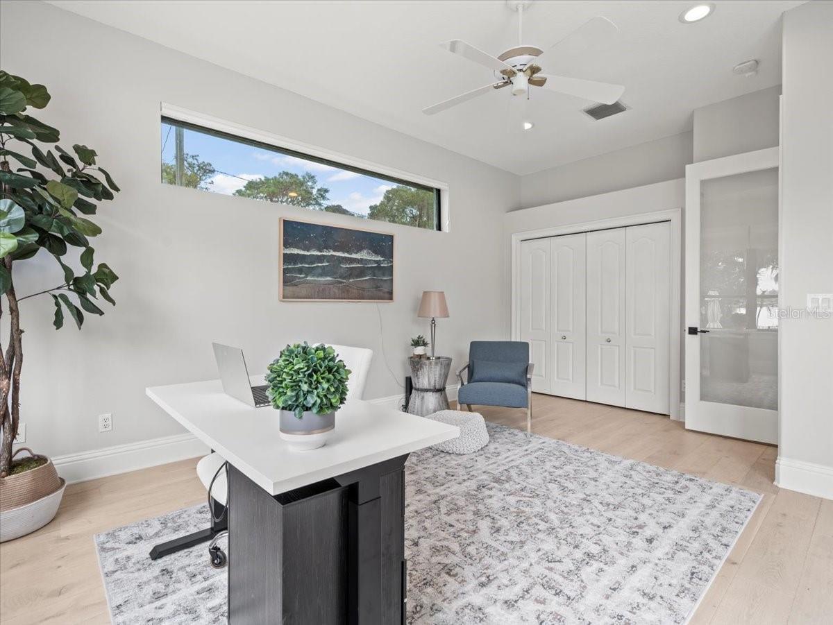 LAKESIDE POINT - Residential