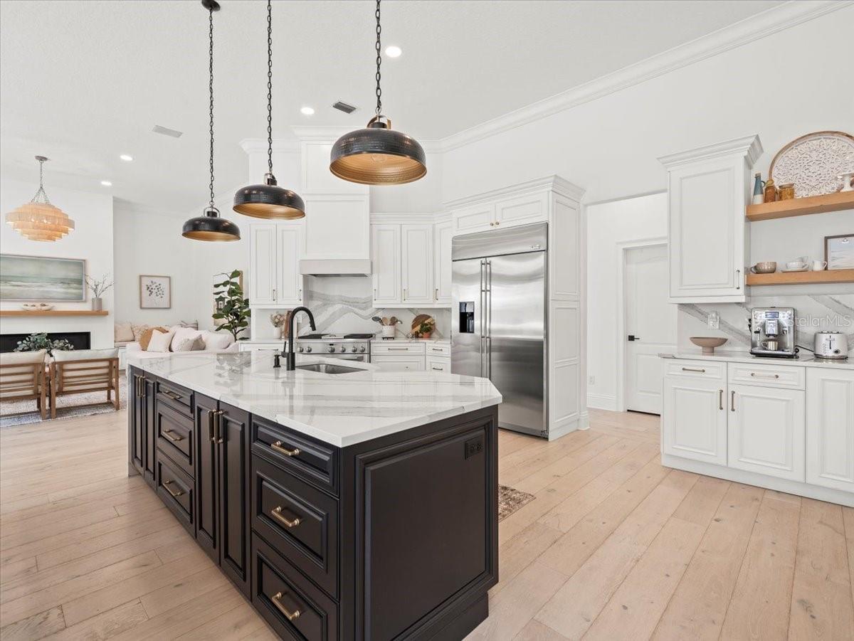 LAKESIDE POINT - Residential