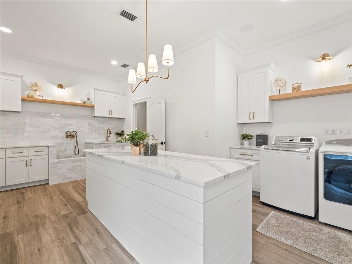 LAKESIDE POINT - Residential