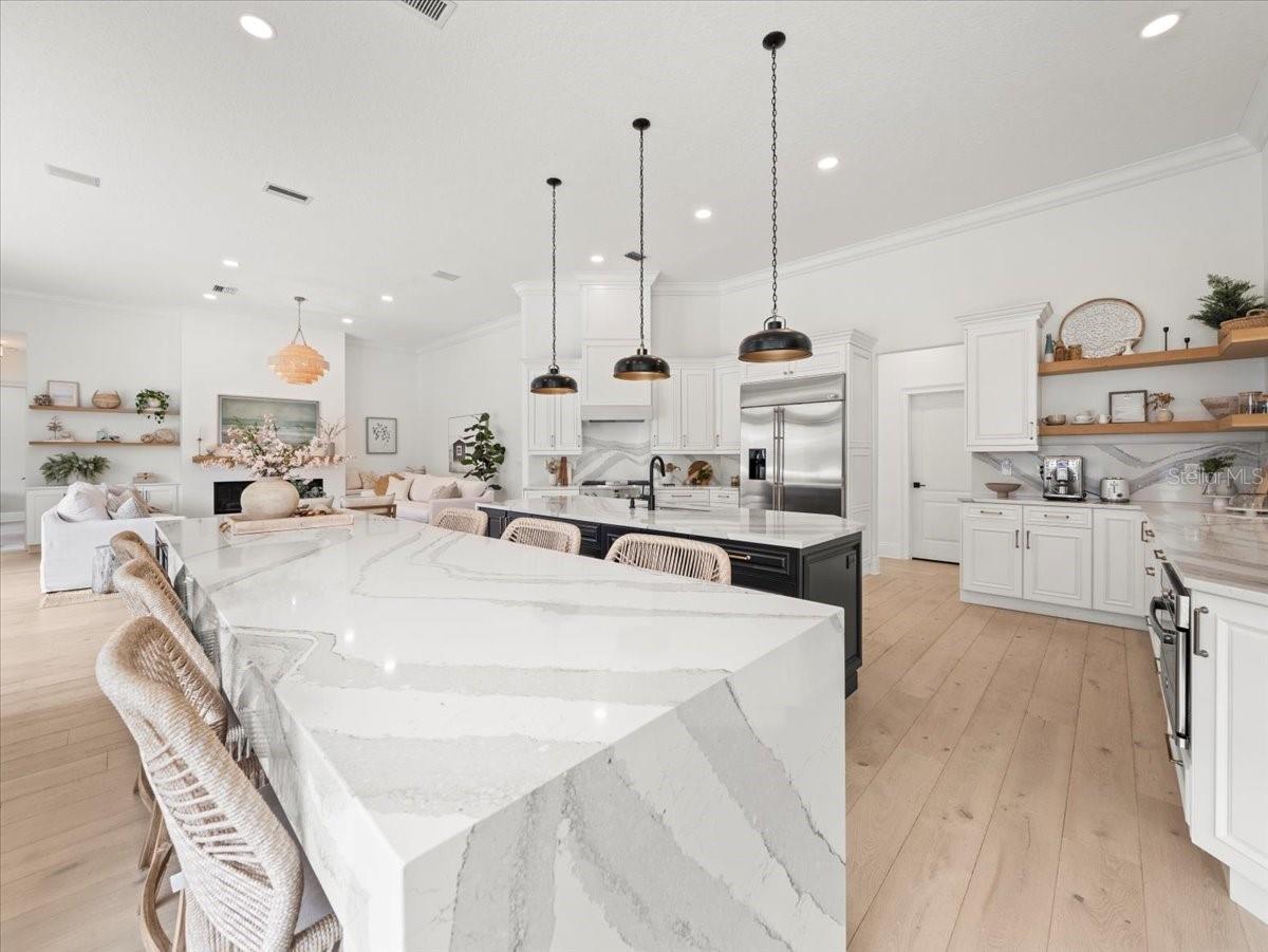 LAKESIDE POINT - Residential