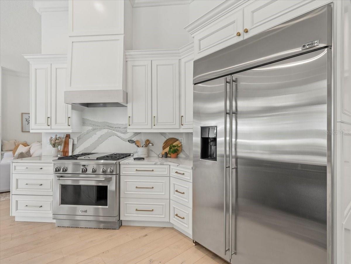 LAKESIDE POINT - Residential