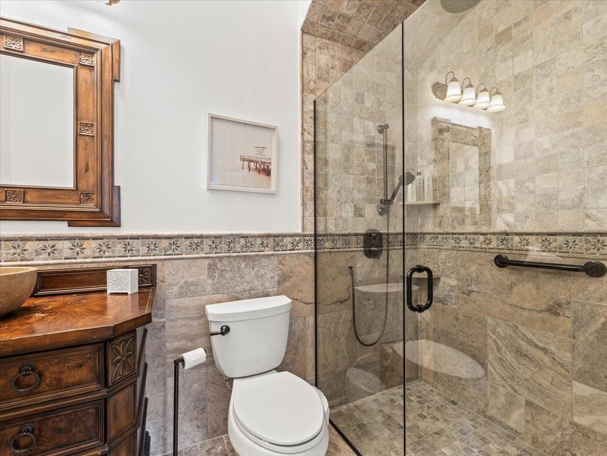 LAKESIDE POINT - Residential