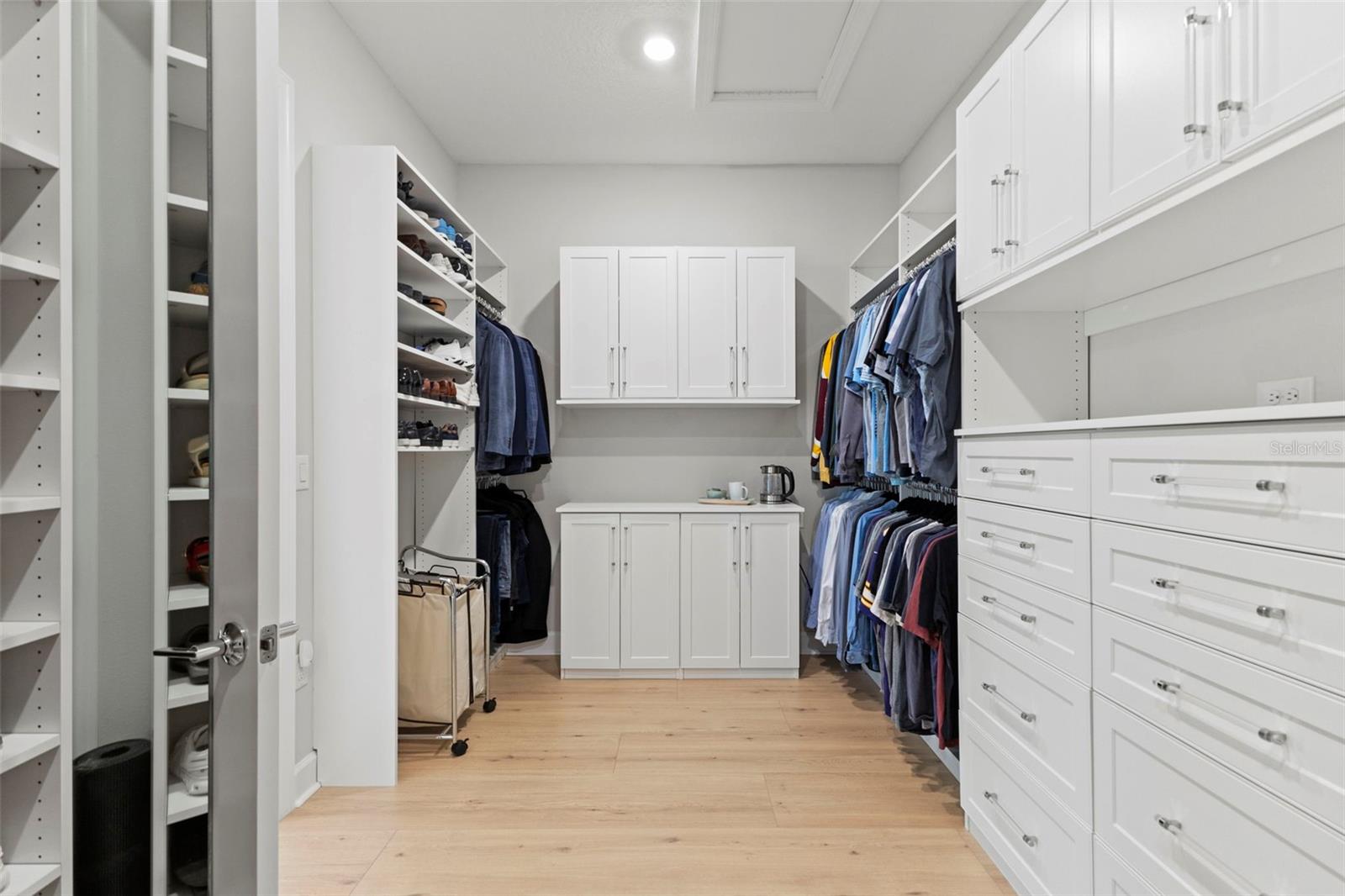 AZARIO ESPLANADE PH VI SUBPH A & B - Residential