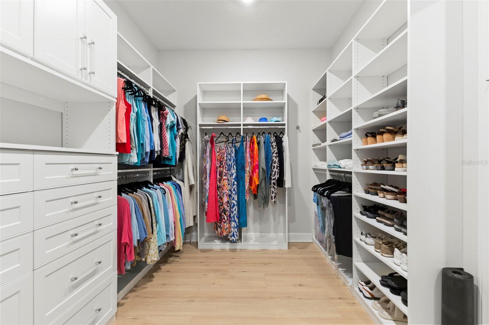 AZARIO ESPLANADE PH VI SUBPH A & B - Residential