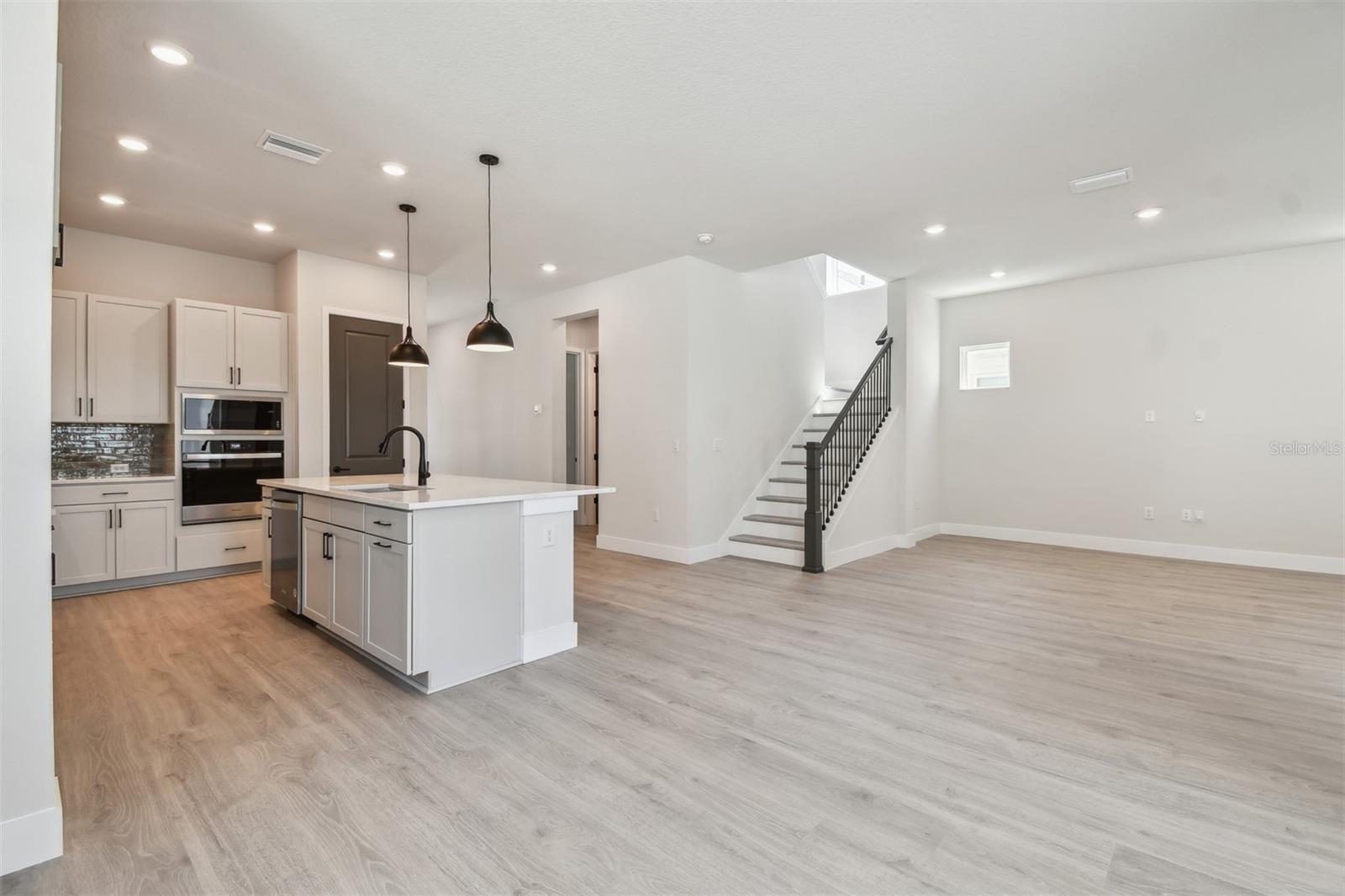 EMERALD LANDING AT WATERSIDE - Residential