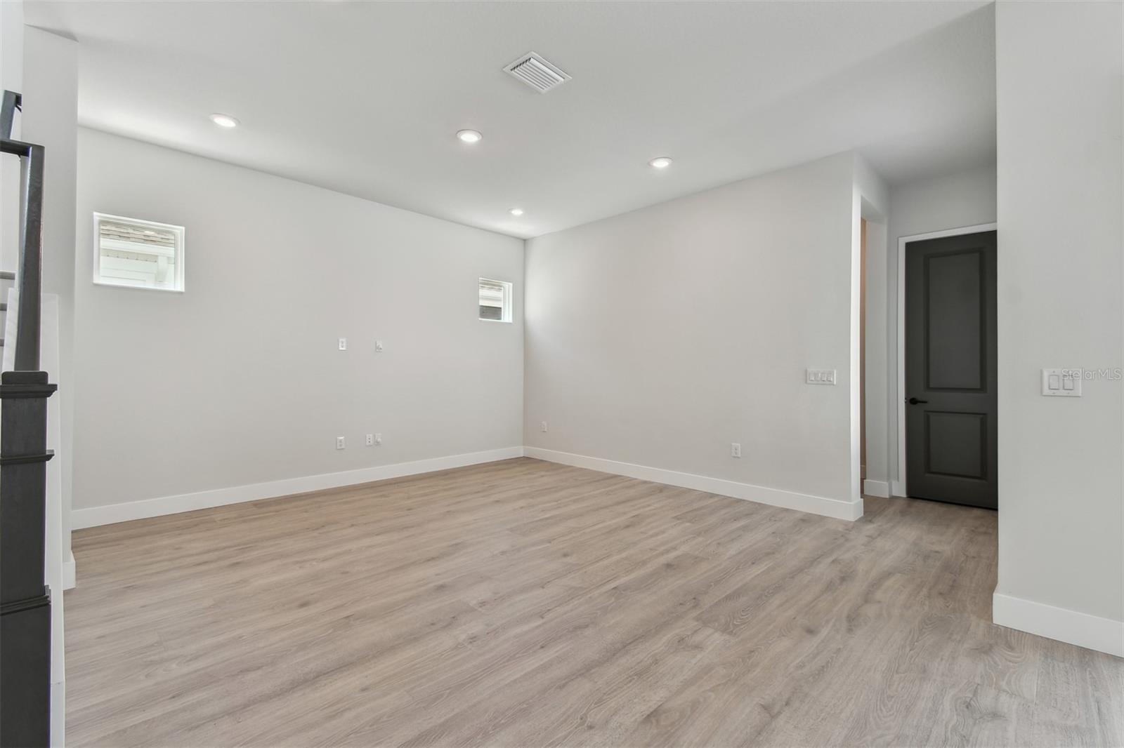 EMERALD LANDING AT WATERSIDE - Residential