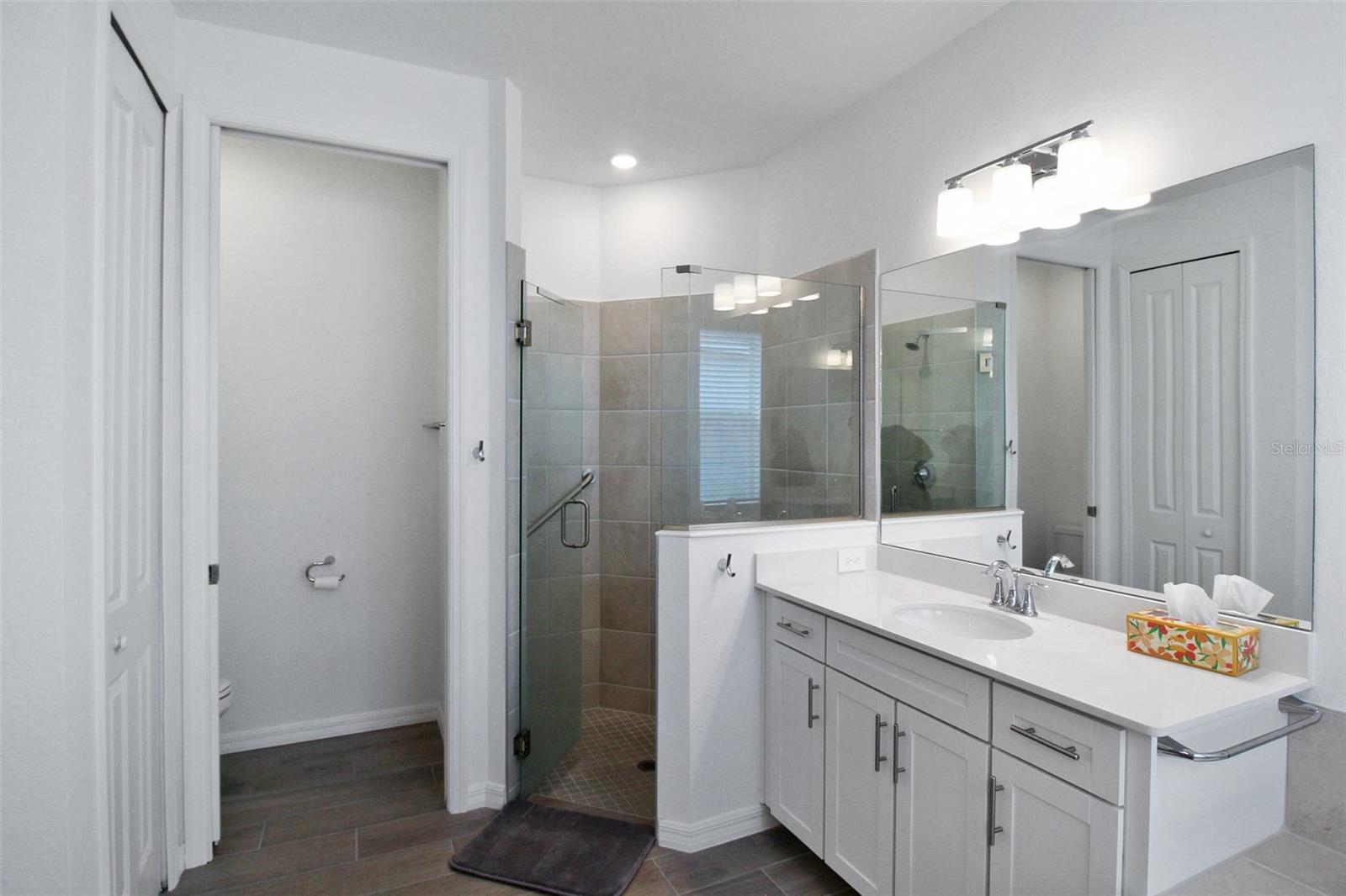 WELLEN PK GOLF & COUNTRY CLUB - Residential Lease