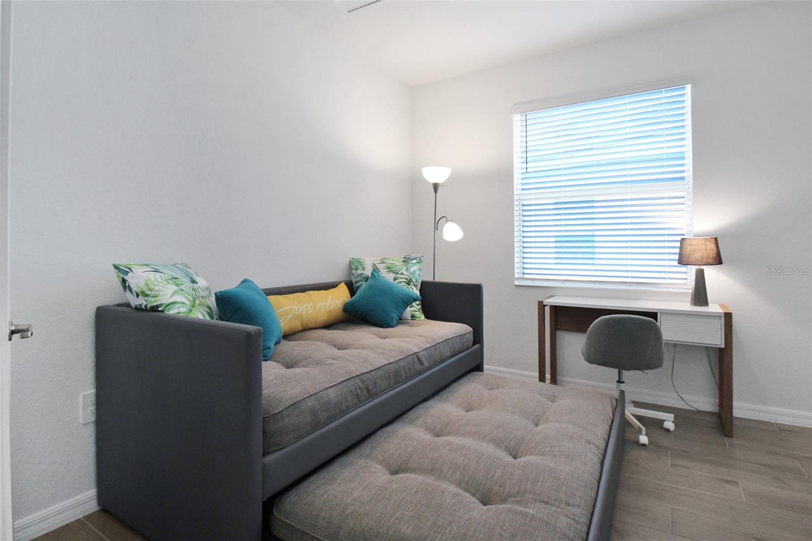 WELLEN PK GOLF & COUNTRY CLUB - Residential Lease