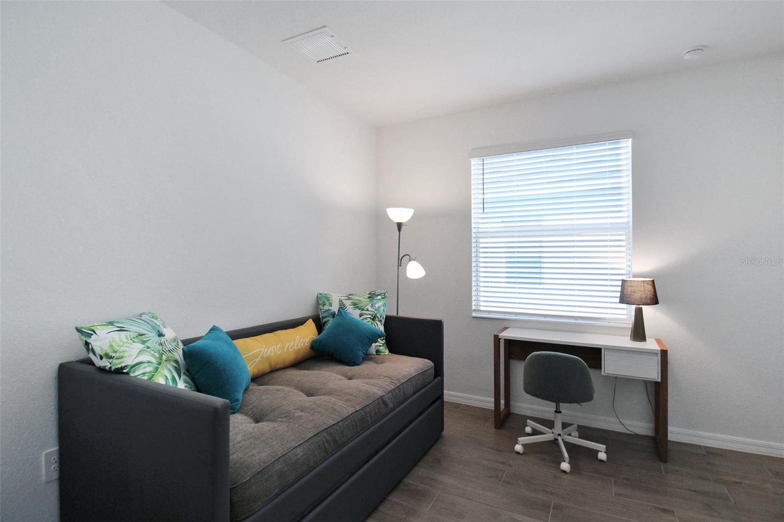 WELLEN PK GOLF & COUNTRY CLUB - Residential Lease