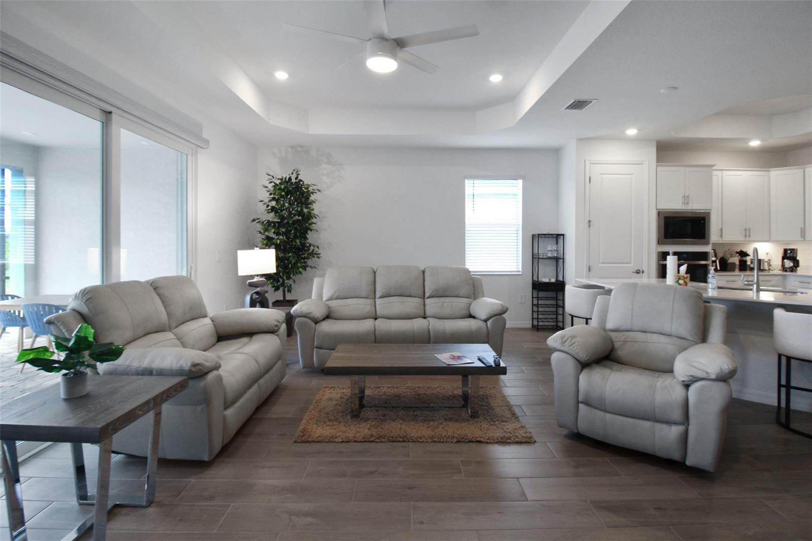 WELLEN PK GOLF & COUNTRY CLUB - Residential Lease