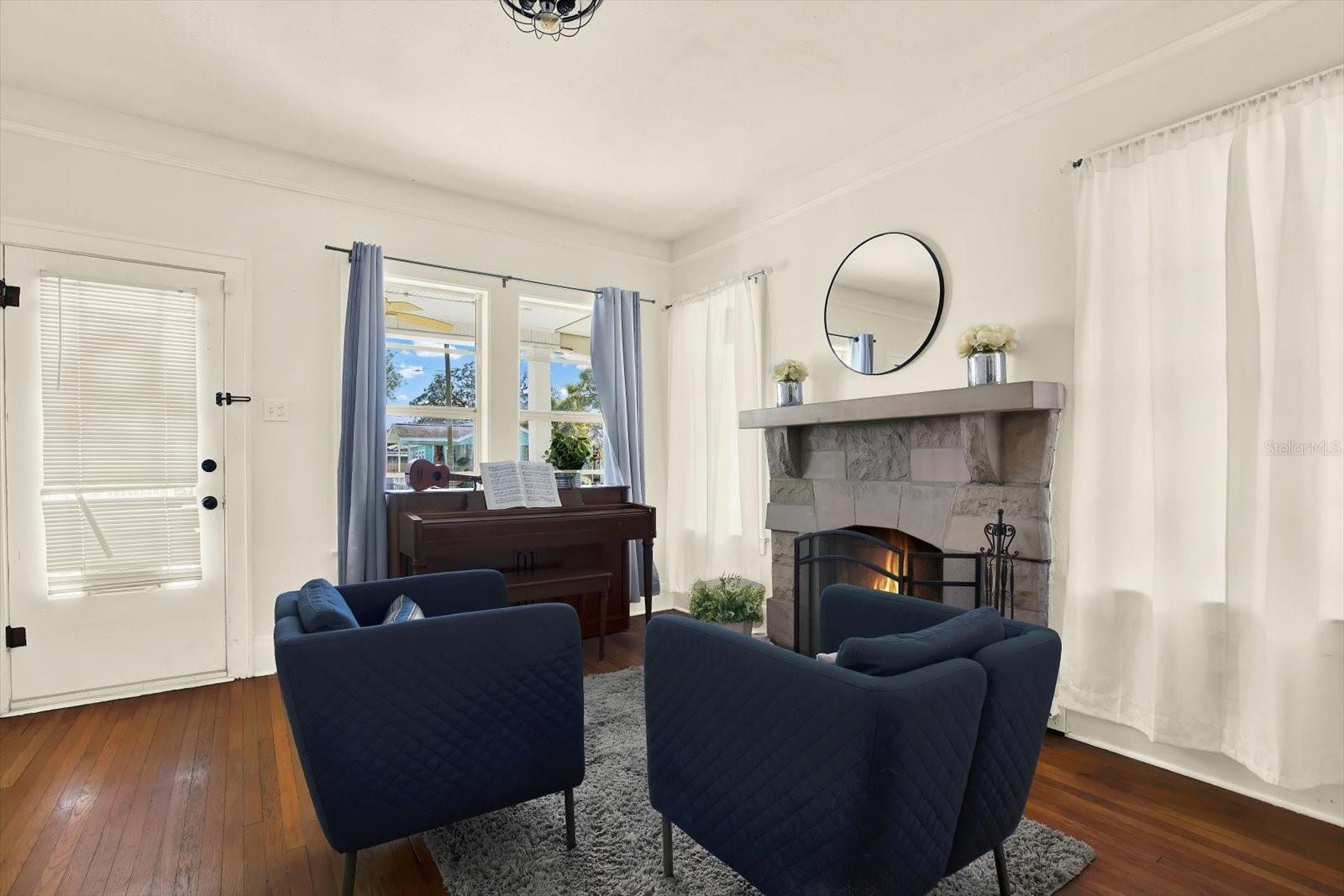 1414 E PARIS STREET - Photo 4